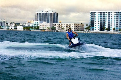 JetSki d'une heure avec visite guidée gratuite du ponton de South Beach