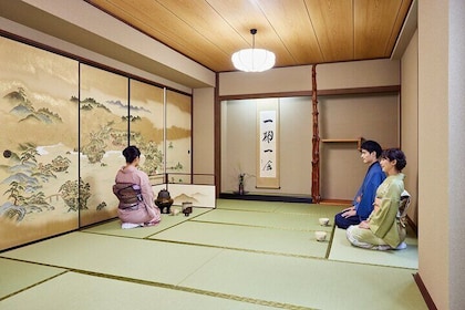 Kimono Tea Ceremony at Tokyo Maikoya