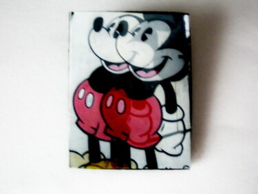 Colagens intitulada "Broche Mickey" por Maribo, Obras de arte originais, Colagens