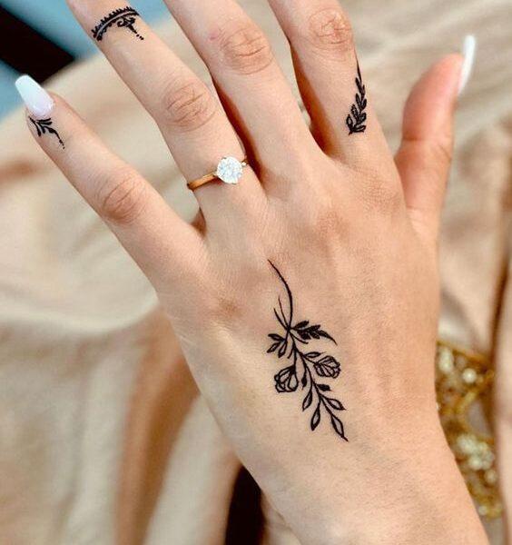 Minimal Mehndi Design 