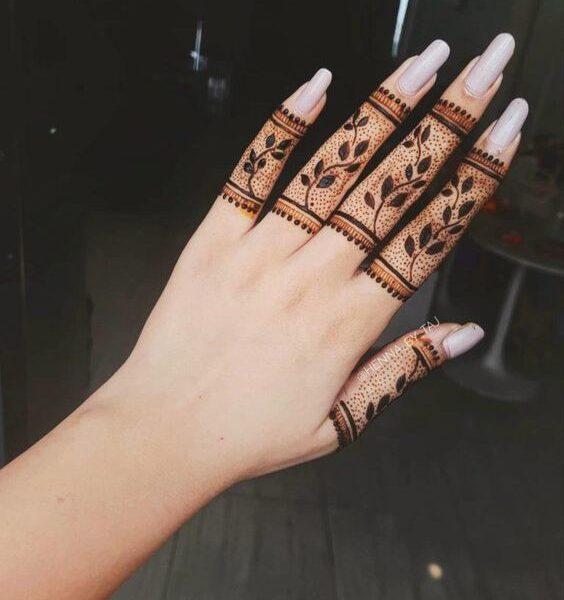 Royal Finger Mehndi Design 