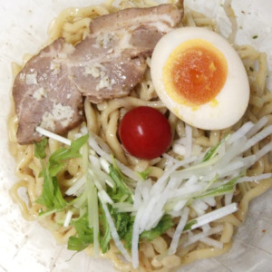 ローソンの麵屋武蔵監修冷し汁なしにんにくら～麺