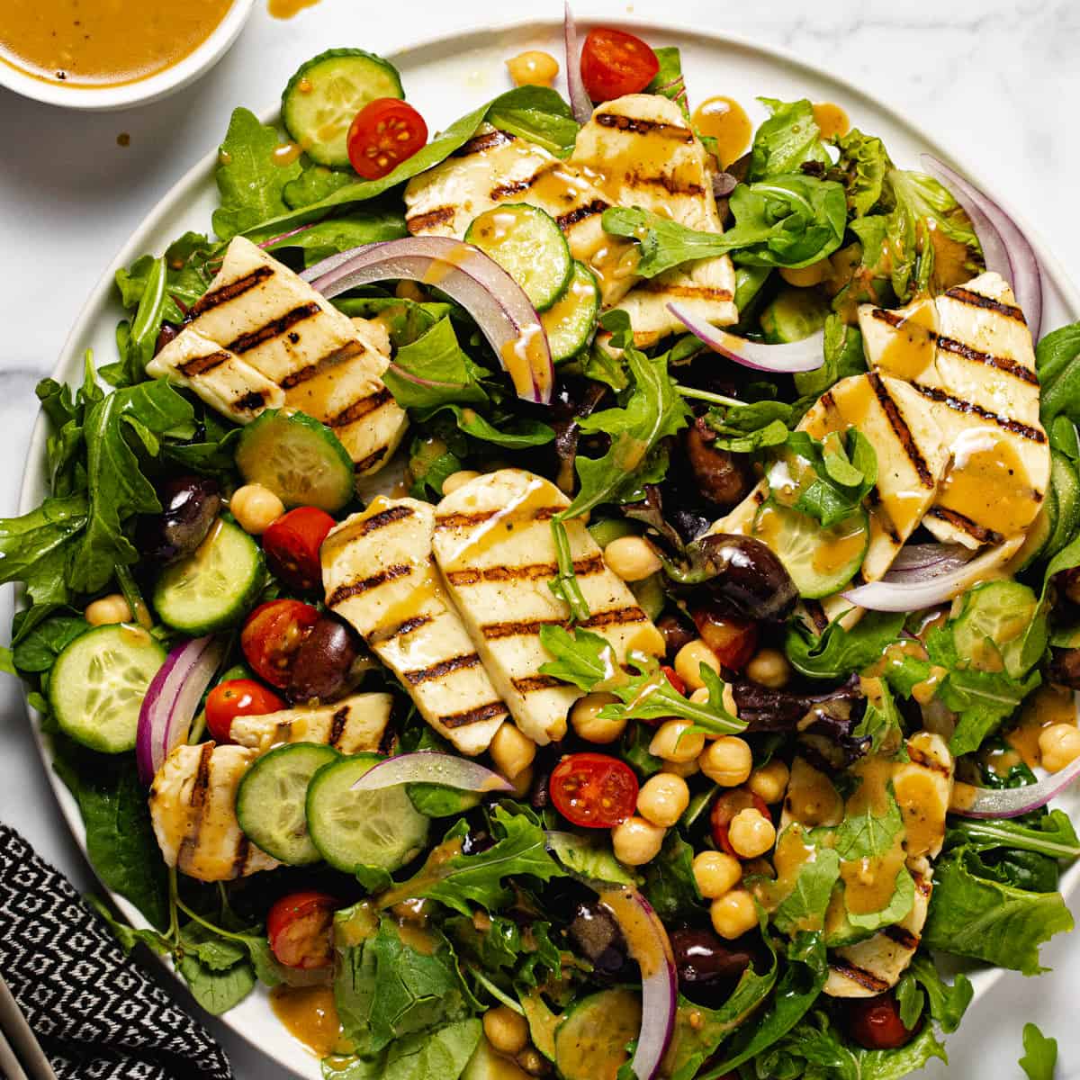 Simple Grilled Halloumi Cheese Salad