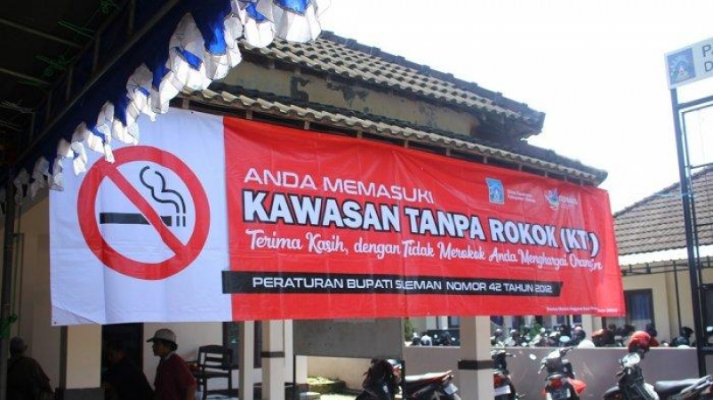 Contoh Spanduk Kawasan Tanpa Rokok Kemenkes Adalah Kode Imagesee | The ...