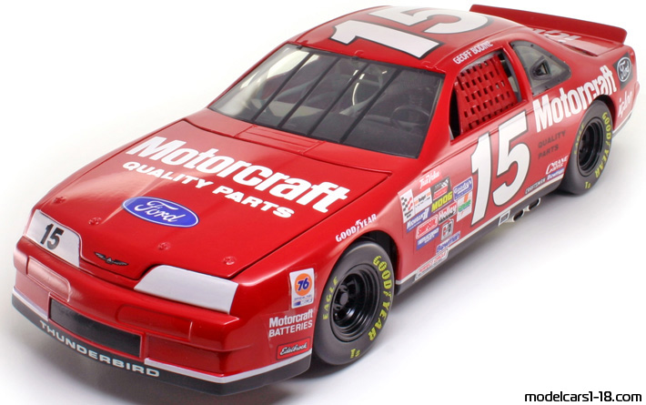 Ford Thunderbird Nascar (racing car) 1992 ERTL 1/18 - Details