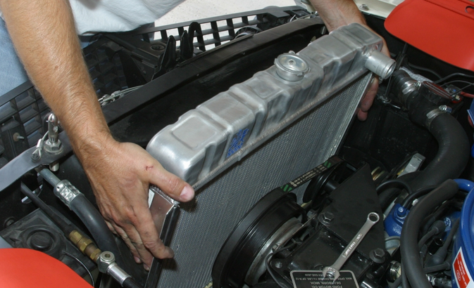 Cara Membersihkan Radiator Mobil Mudah & Benar