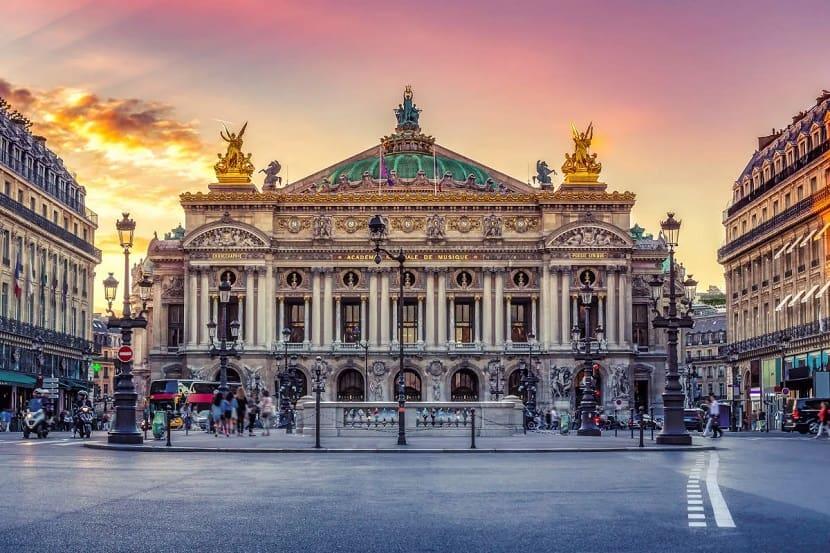 Fachada de la Ópera Garnier de París