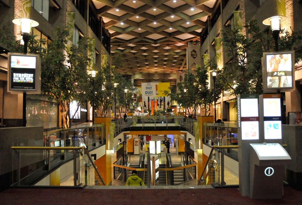 montreal-complexe-desjardins-inside