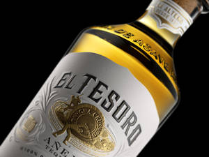 El Tesoro Bottle Label Close-up Wallpaper