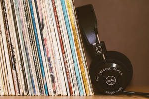 Grado Labs' Sr80 Retro Music Wallpaper