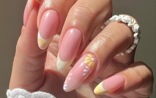 Beautiful Spring flower nails design you'll love