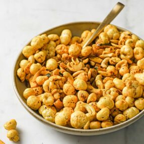 roasted makhana snack mix