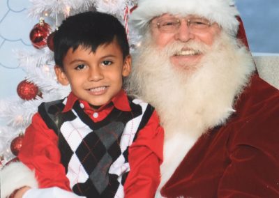 charming DFW Santa Rob with kids