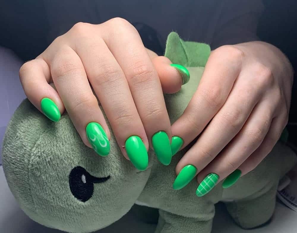 green acrylic nails