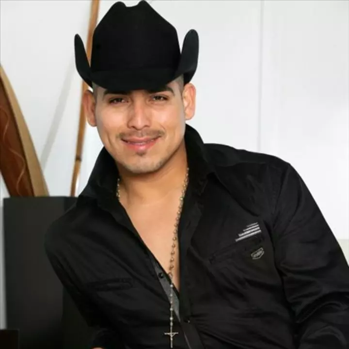 Espinoza paz Net Worth