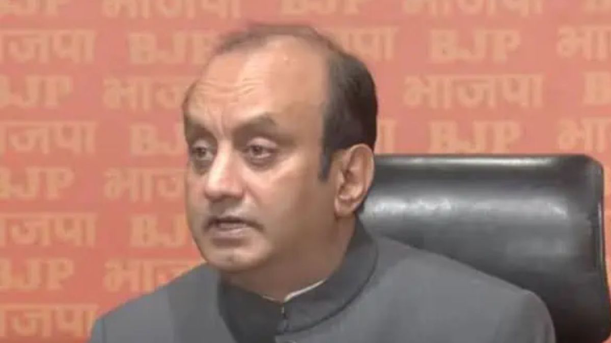 “Glaring example of irresponsible and anarchic behaviour”: BJP’s Sudhanshu Trivedi on AAP standoff with police