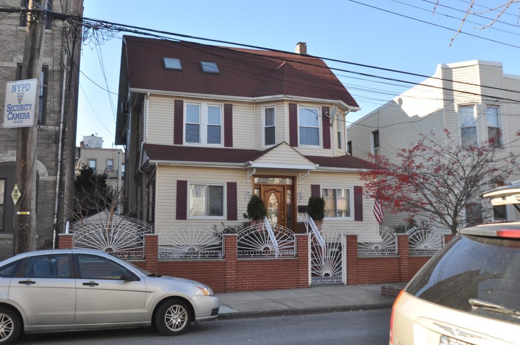 19 Hausman Street in December 2014, photo by Christopher Bride for PropertyShark