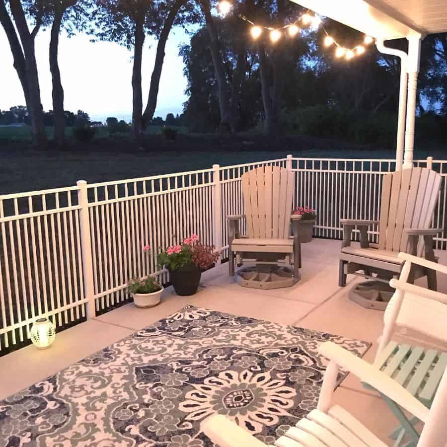 small budget patio with white fencing 