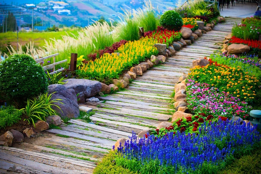 Ideas for Creating the Perfect Walkway in Your Yard