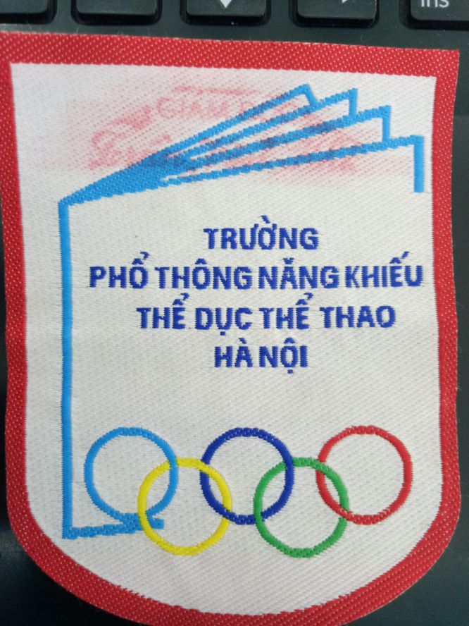 Tem nhãn mác trường học thể dục thể thao