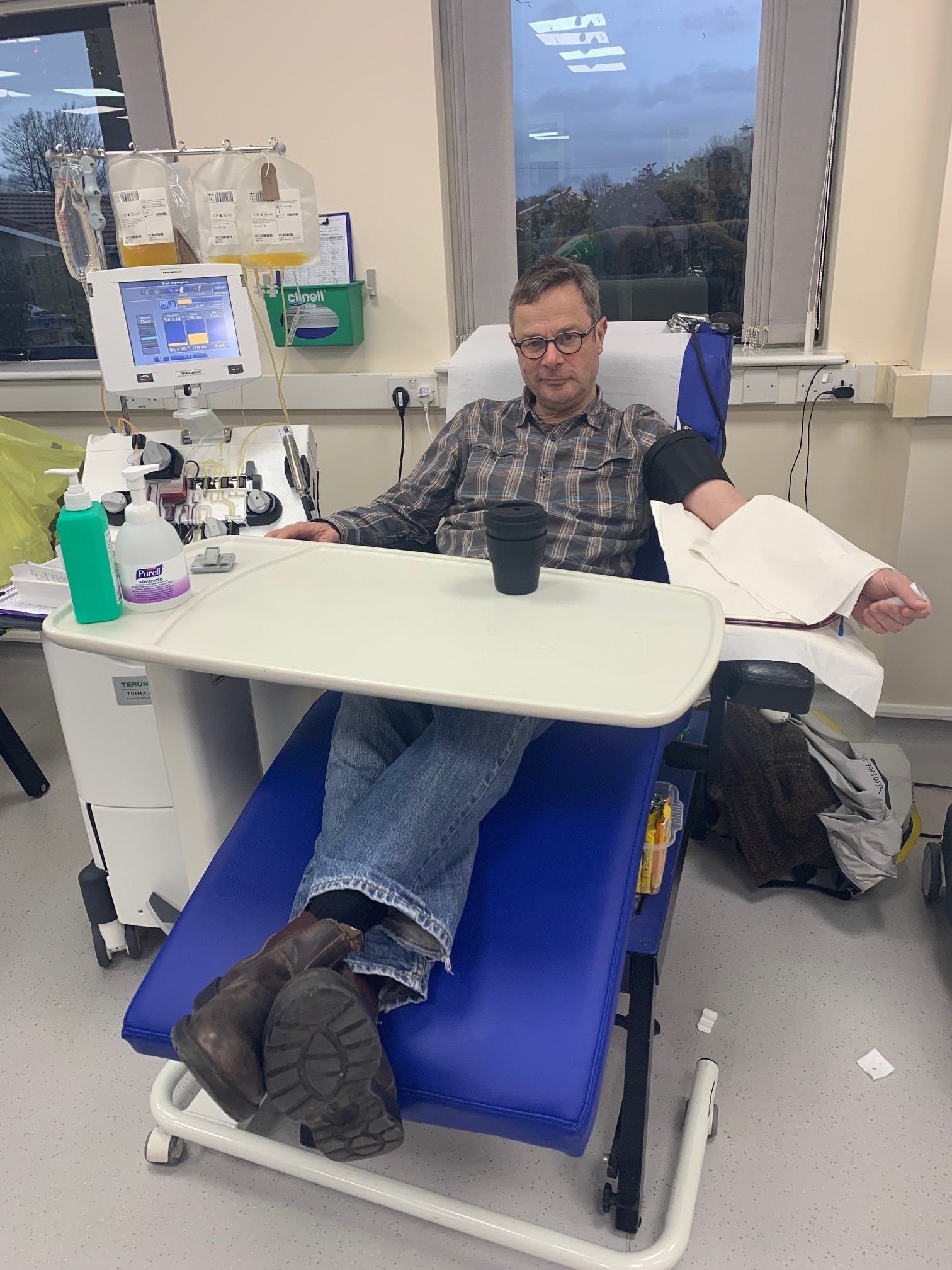 Giving platelets with Hugh Fearnley-Whittingstall - NHS Blood Donation