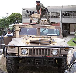 Archivo:HUMVEE