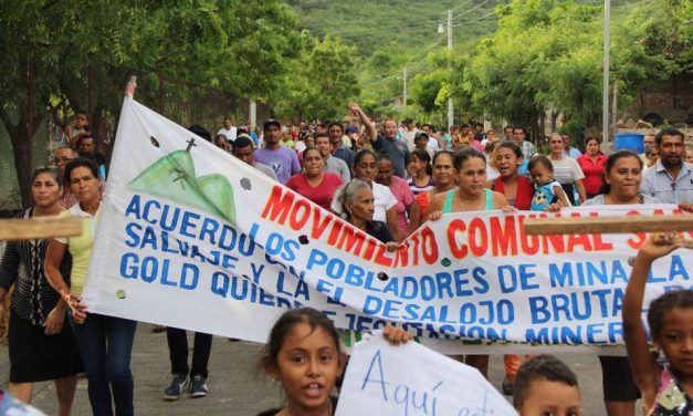 Pobladores protestan contra mina La India que quiere desalojarlos