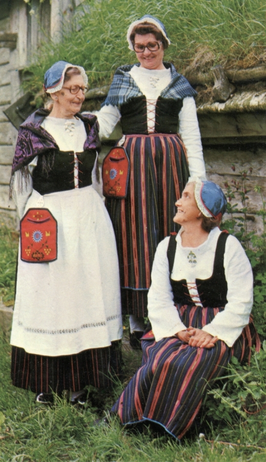 Traditional Swedish Clothing: The National & Regional Folk Costumes of  Sweden