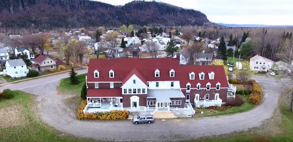 modern picture of red rock inn