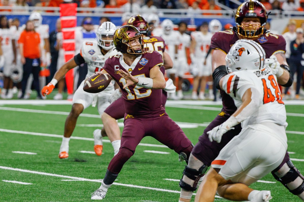 Fiancée of Minnesota QB Cole Kramer goes viral at Quick Lane Bowl