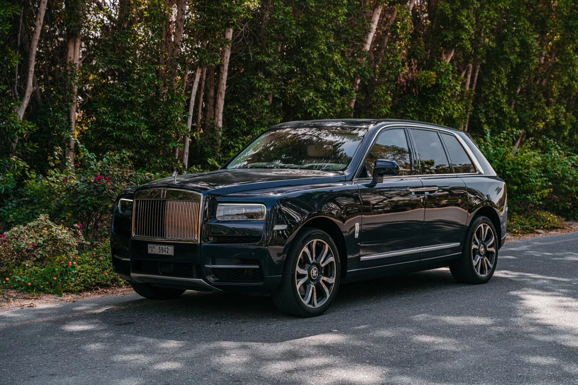 rolls-royce-cullinan-black