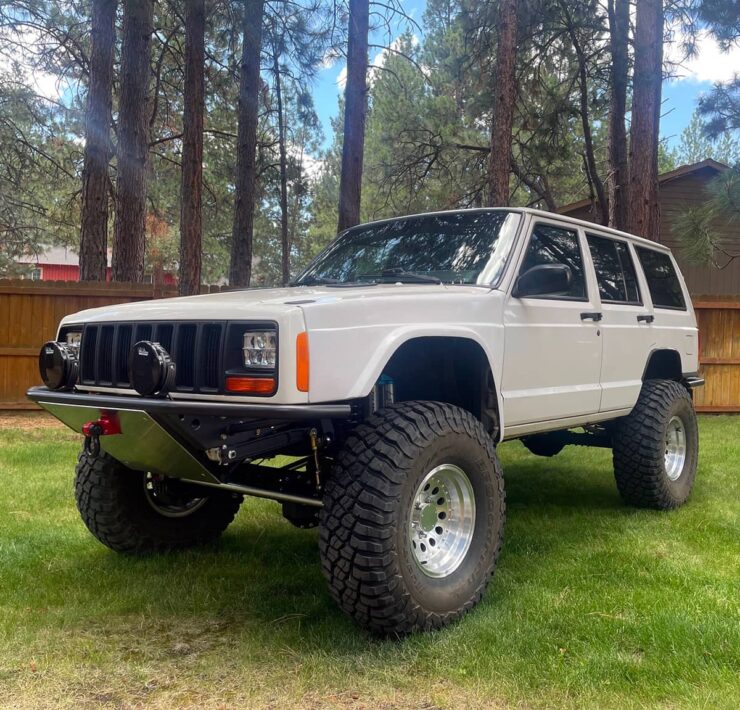 Trial-ready Jeep Cherokee XJ Pre Runner on 35”s with 5” Lift