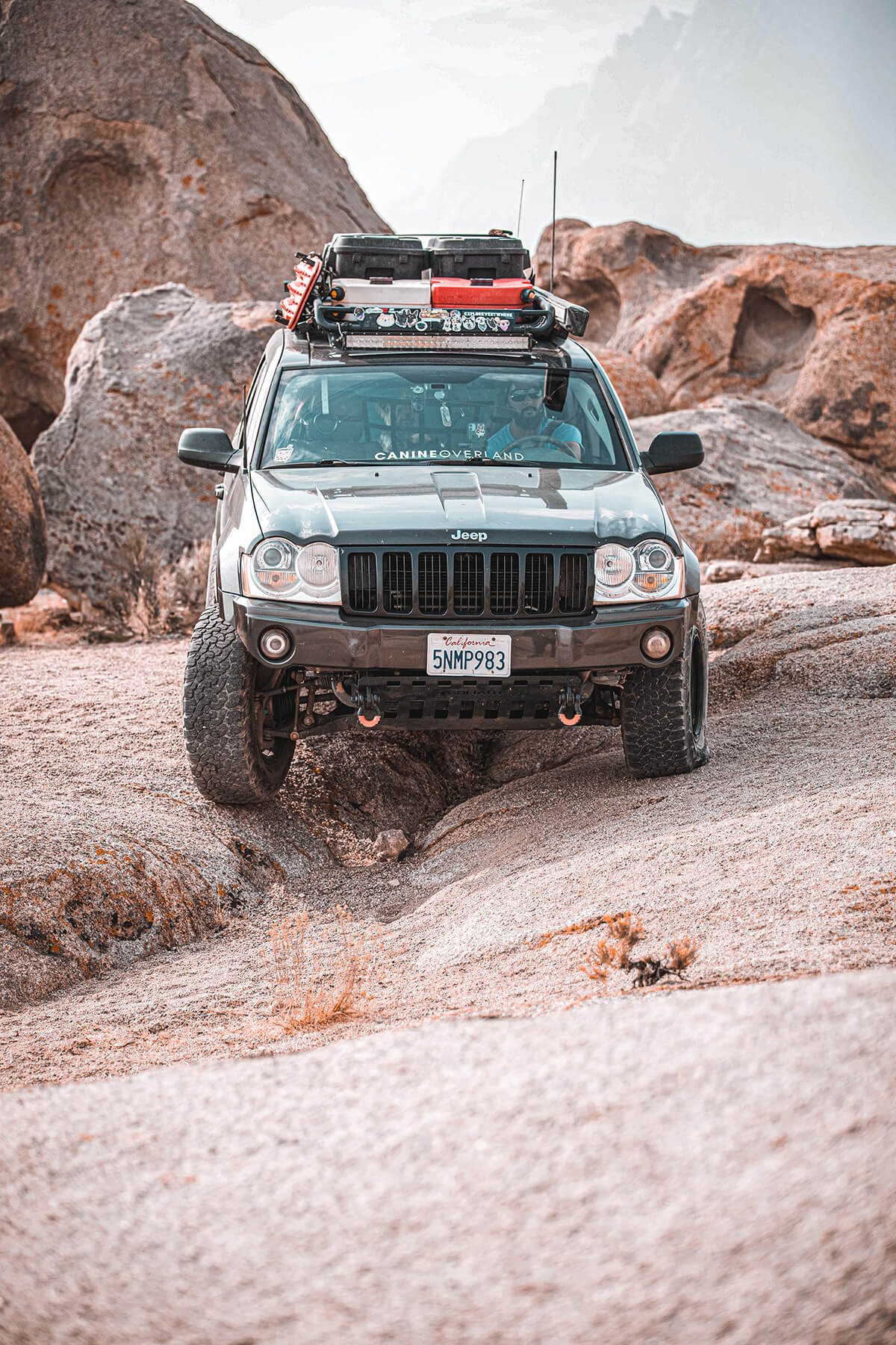 Jeep Grand Cherokee WK1 rock crawling