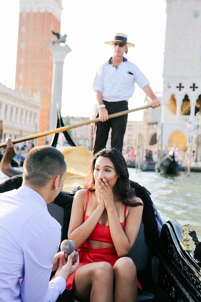 marriage proposal in a boat surprised girl