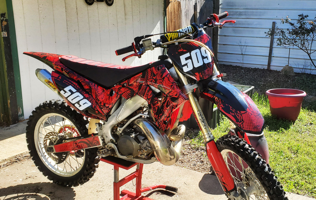 Custom-Graphics-for-CR250R-2003