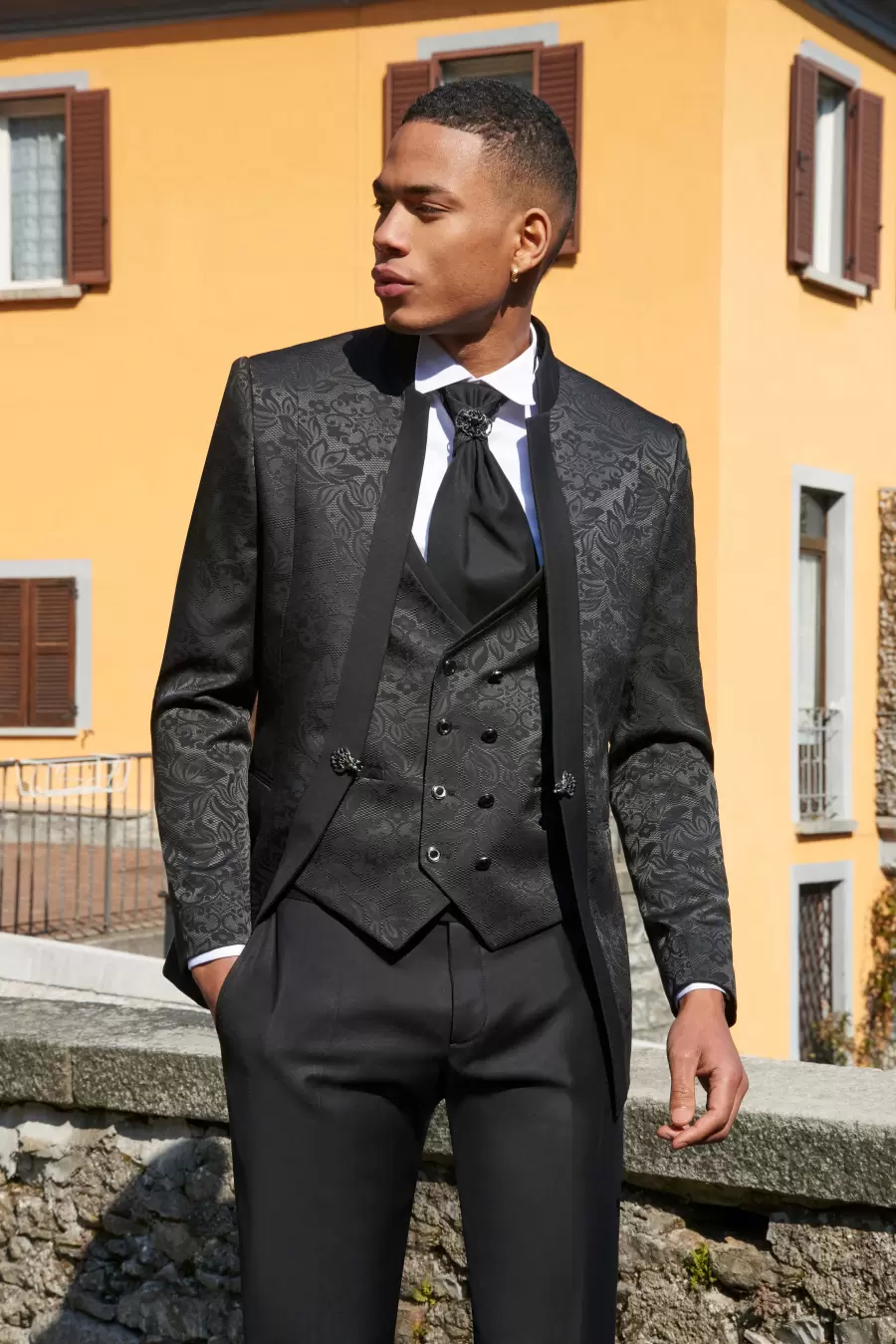 costume de mariage noir