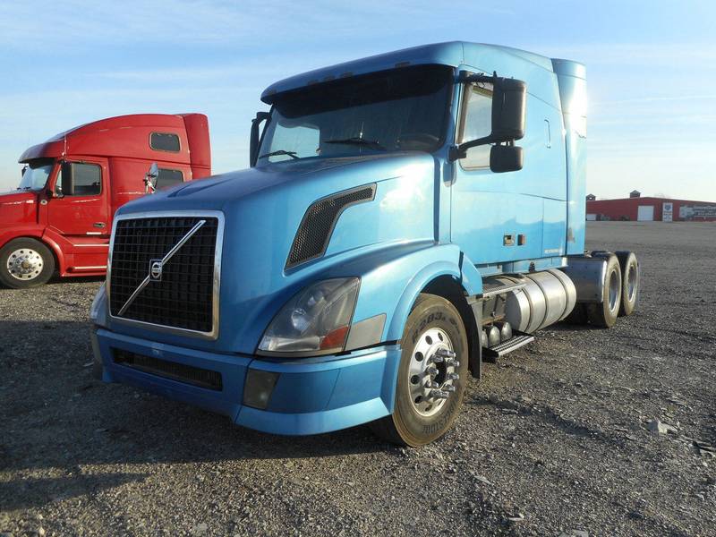 2004 Volvo VNL