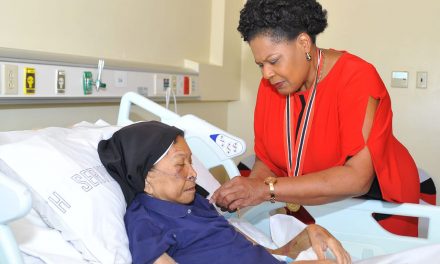 Dr Sister Phyllis Wharfe receives the Public Service Medal of Merit Gold