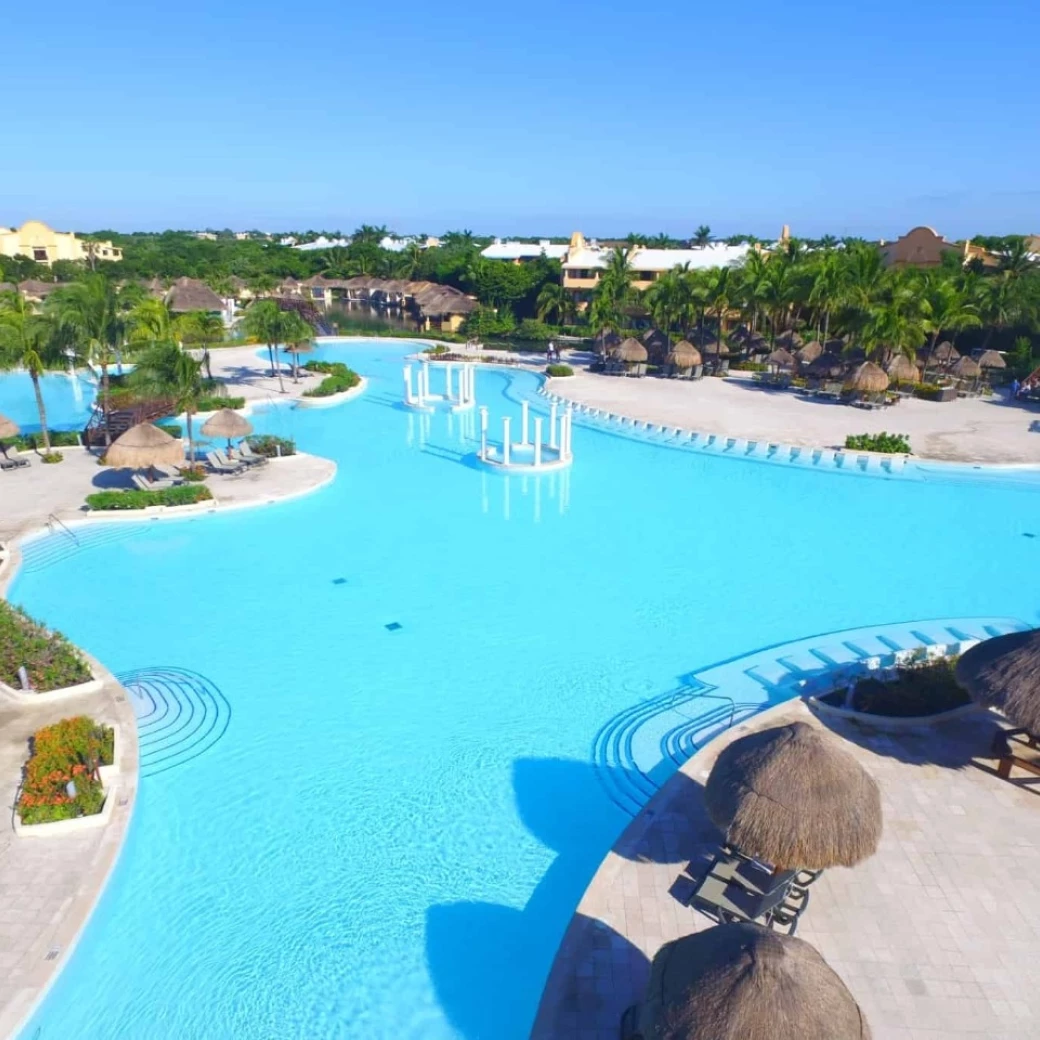 Grand palladium white sand pool overview