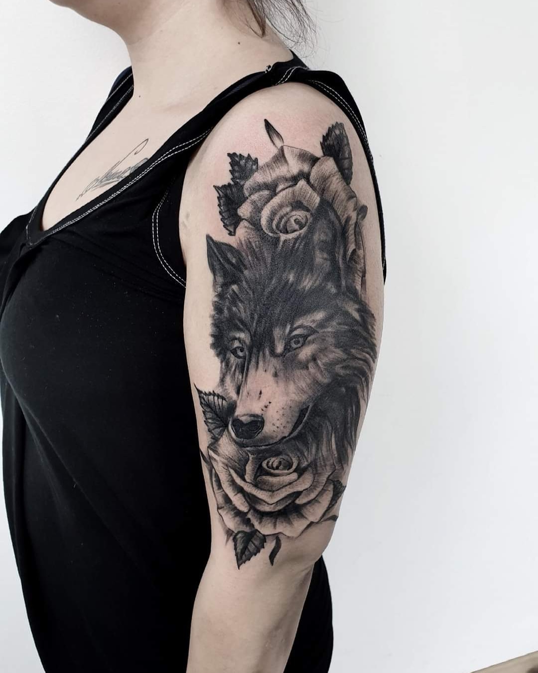 Share 76+ rose and wolf tattoo best - thtantai2