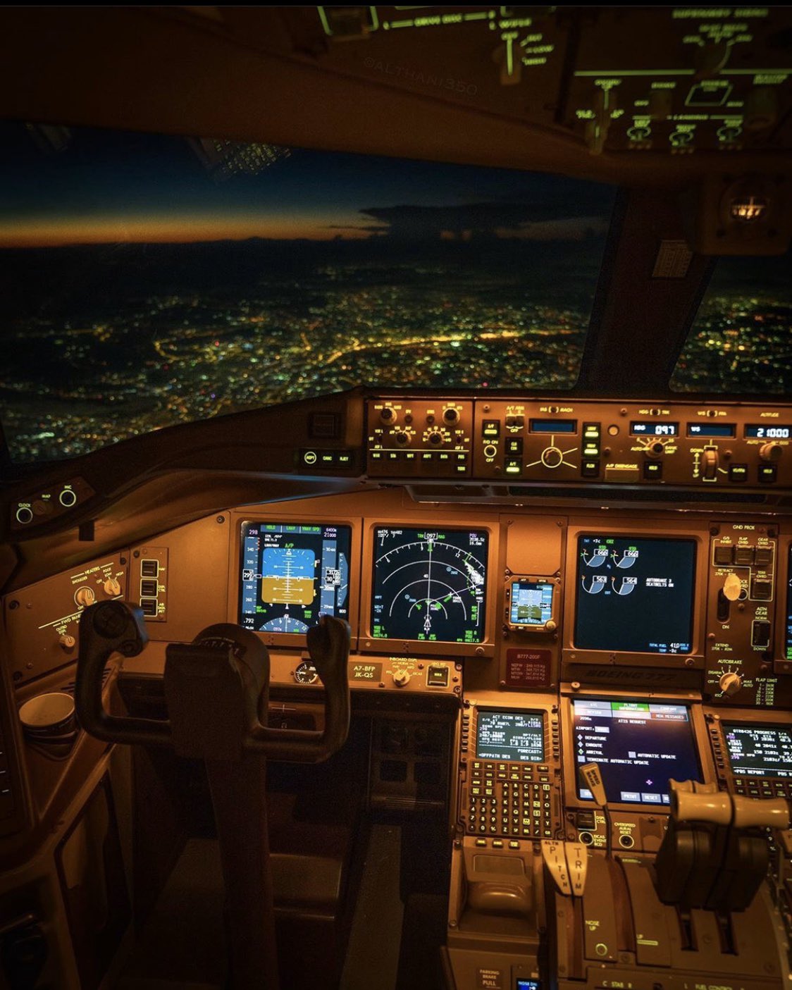 Boeing 777 Cockpit