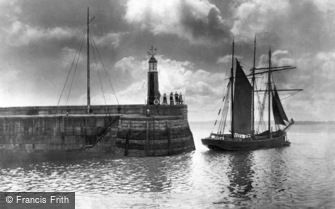 Watchet, Harbour Lighthouse 1923