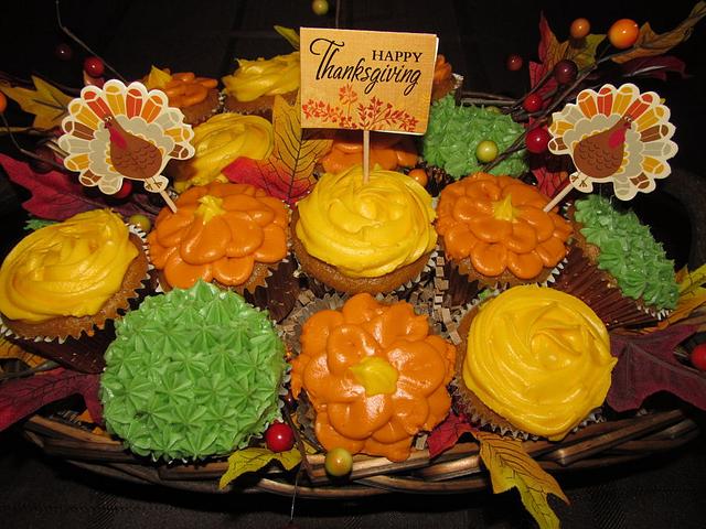 Thanksgiving Cupcakes - Decorated Cake by Ellie1985 - CakesDecor