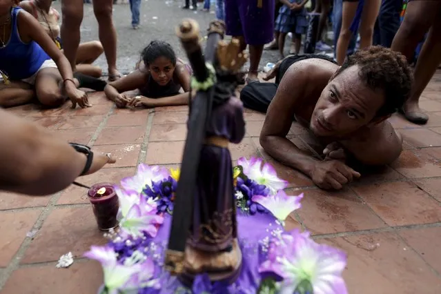 Worshippers of the Black Christ of Portobelo look at the statue during the annual celebratory pilgrimage in Portobelo, in the province of Colon October 21, 2015. (Photo by Carlos Jasso/Reuters)