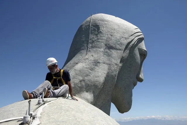 A worker inspects the Christ the Redeemer statue which was damaged during lightning storms in Rio de Janeiro January 21, 2014. (Photo by Severino Silva/Reuters/Agência o Dia)