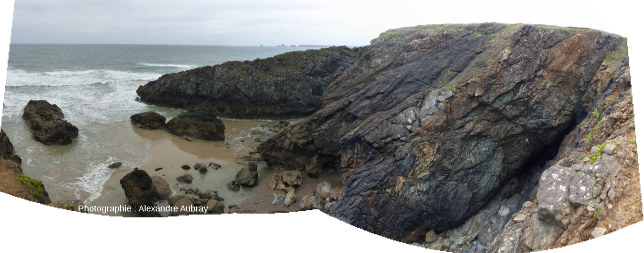 Vue panoramique, depuis l'éperon Nord, du flanc Nord de l'éperon Sud de la pointe de Lostmarc'h