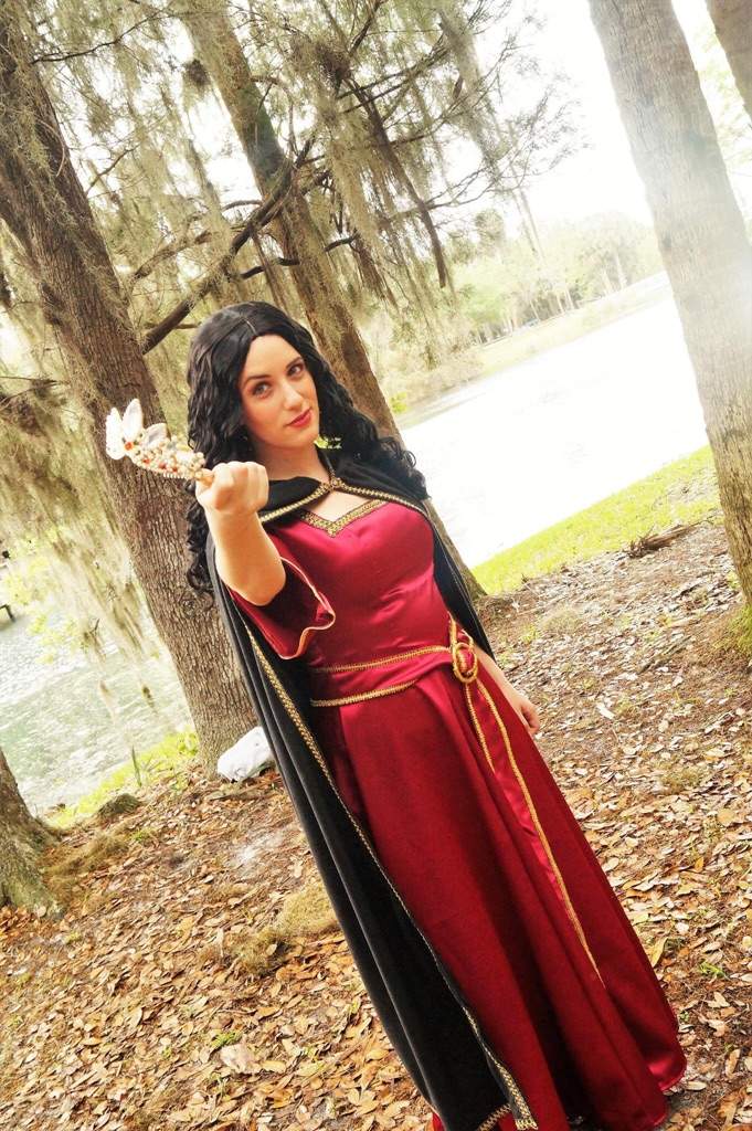 Mother Gothel | Wiki | Cosplay Amino