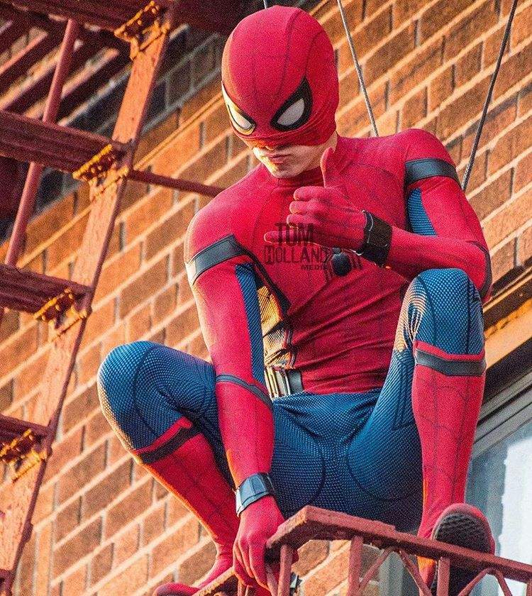 Tom Holland: “El traje de Spider-Man es muy incómodo” | •MARVELESA• Amino