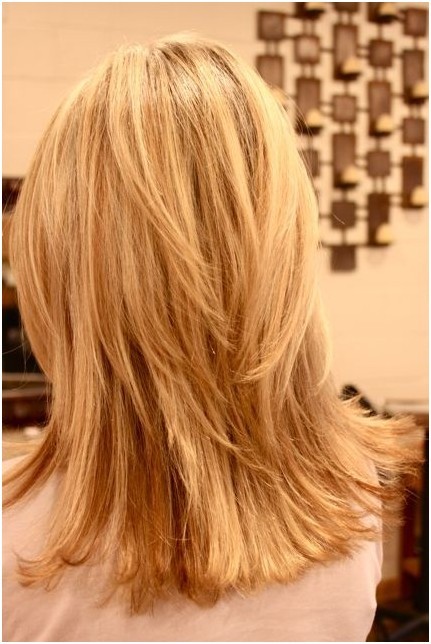 Blonde,Layered Hairstyles,Blunt Medium Haircut