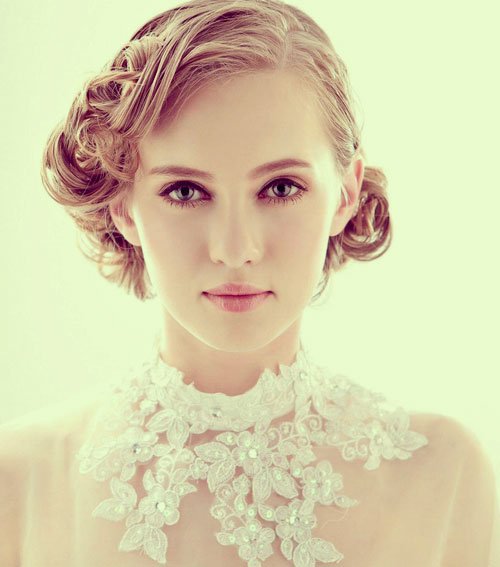 Wedding Hairstyle with Vintage Curls